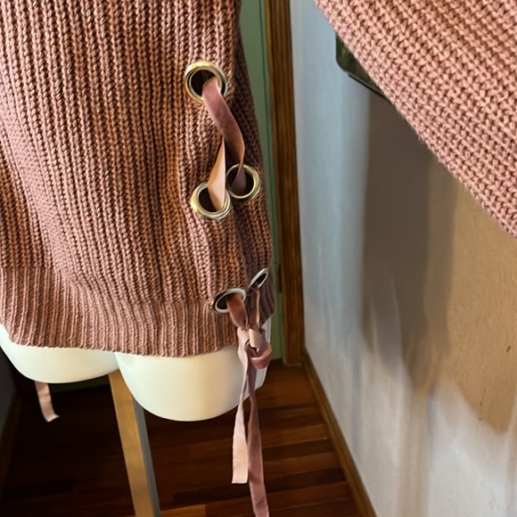 Adorable Allegro Gold rose colored zip up cardigan with lace up detailing Sz S - Picture 4 of 8